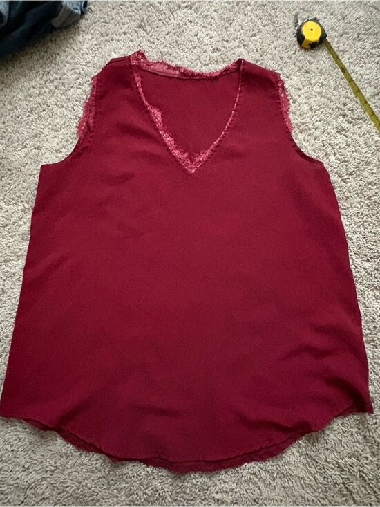 Tops - Women’s Sleeveless V-Neck Lace Trim Top in Burgundy
